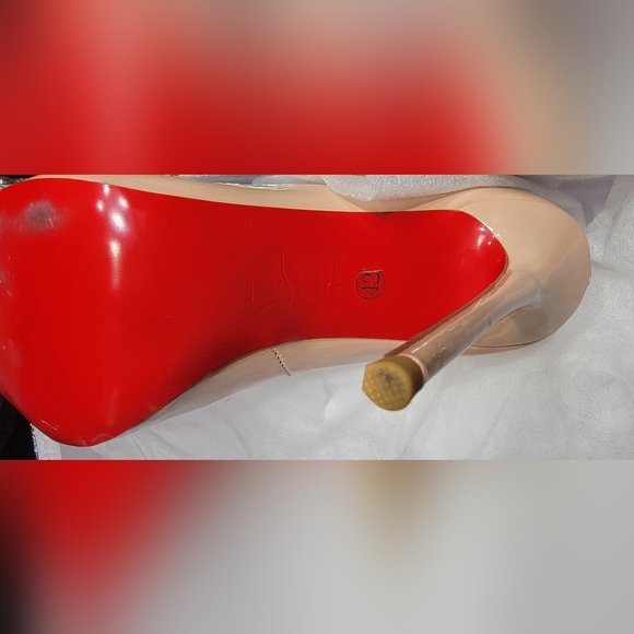 Christian Louboutin Hot Chick Nude Patent Leather Pumps heels with box Size 42 - Picture 6 of 7